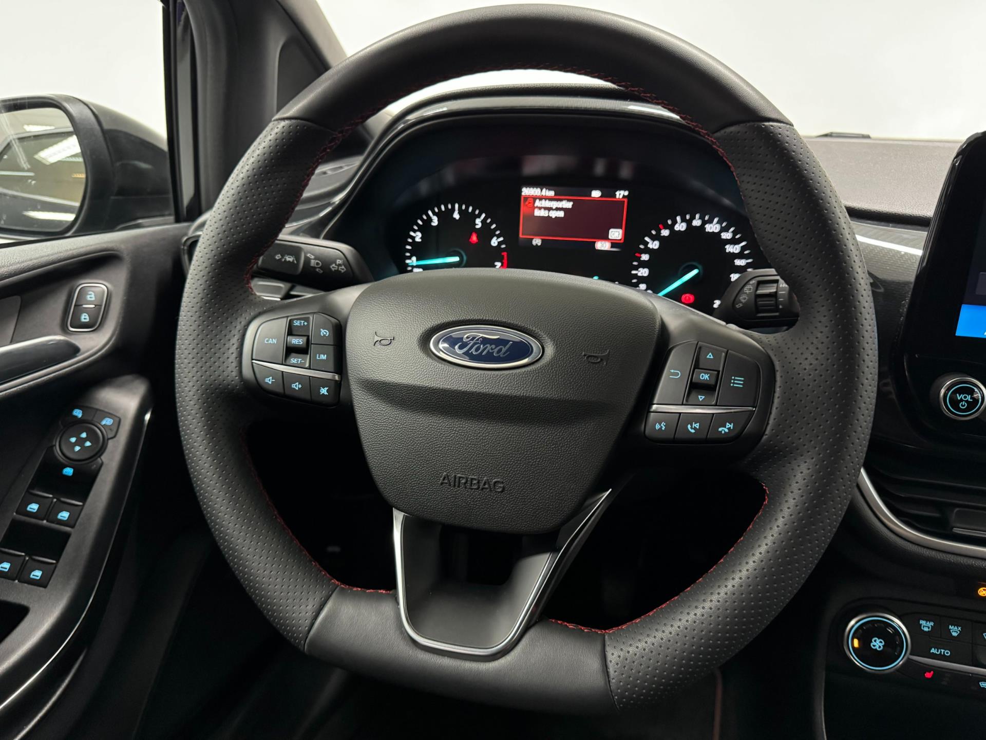 38828166-9.jpg